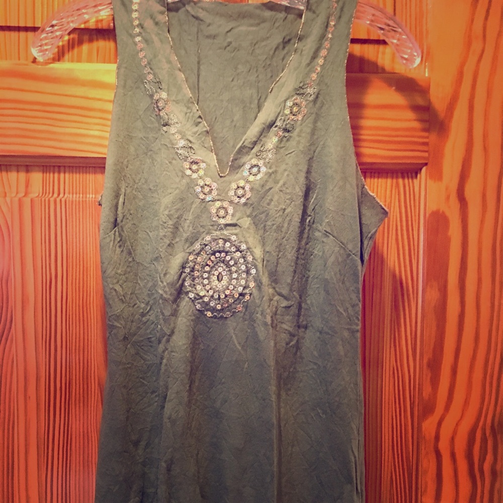 Sleeveless v-neck tunic with gold sequin detail